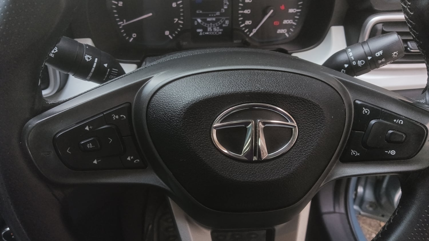 Used 2022 Tata Punch Accomplished MT Petrol Manual top_features Cruise control