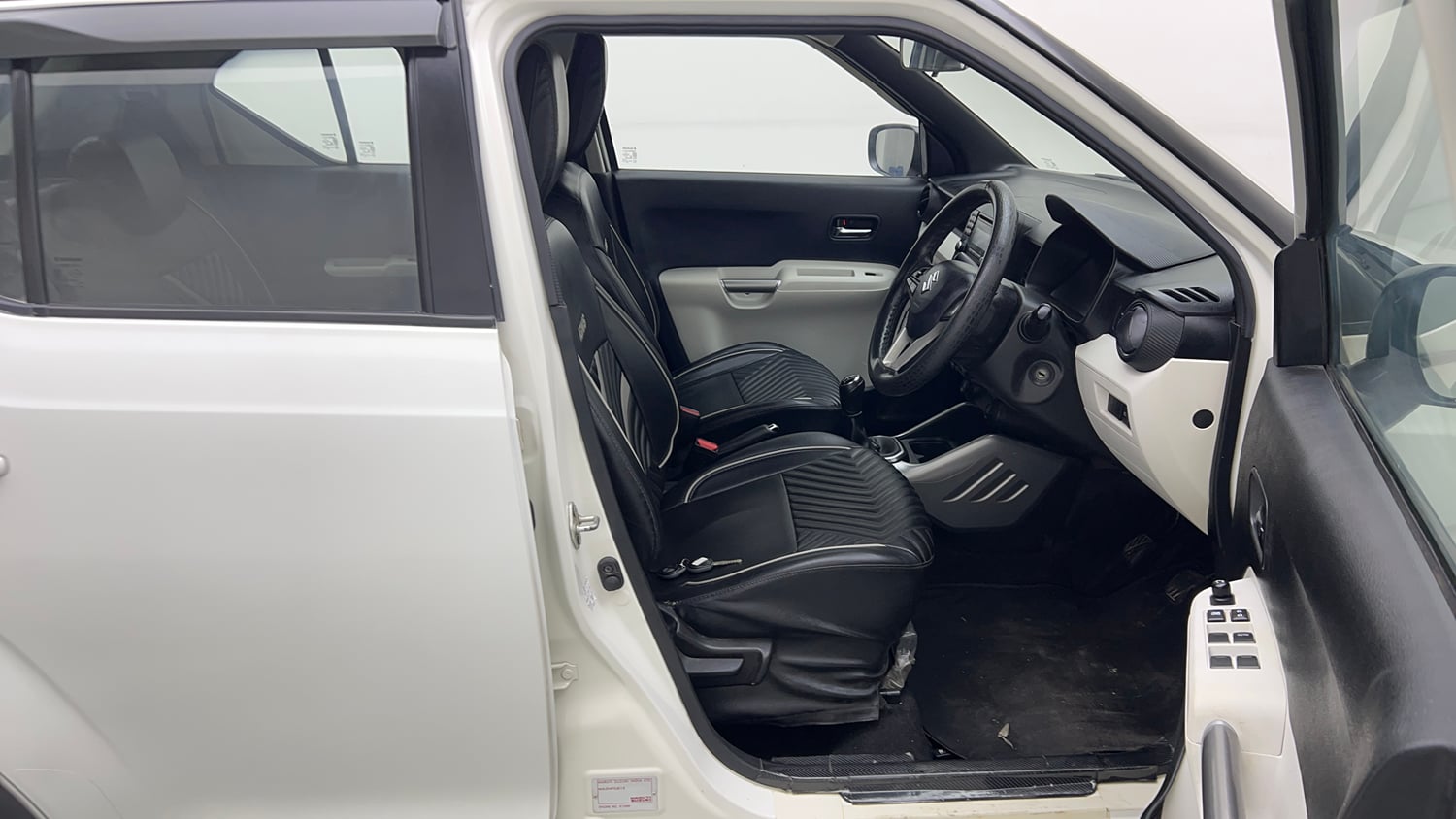 Used 2022 Maruti Suzuki Ignis Delta 1.2 MT Petrol Manual interior RIGHT SIDE FRONT DOOR CABIN VIEW