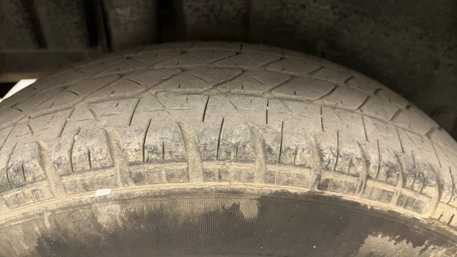 Used 2017 Maruti Suzuki Swift VXi Petrol Manual tyres RIGHT REAR TYRE TREAD VIEW