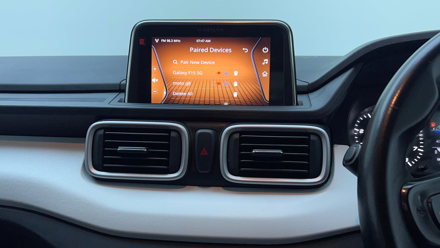 Used 2022 Tata Punch Accomplished MT Petrol Manual top_features Integrated (in-dash) music system