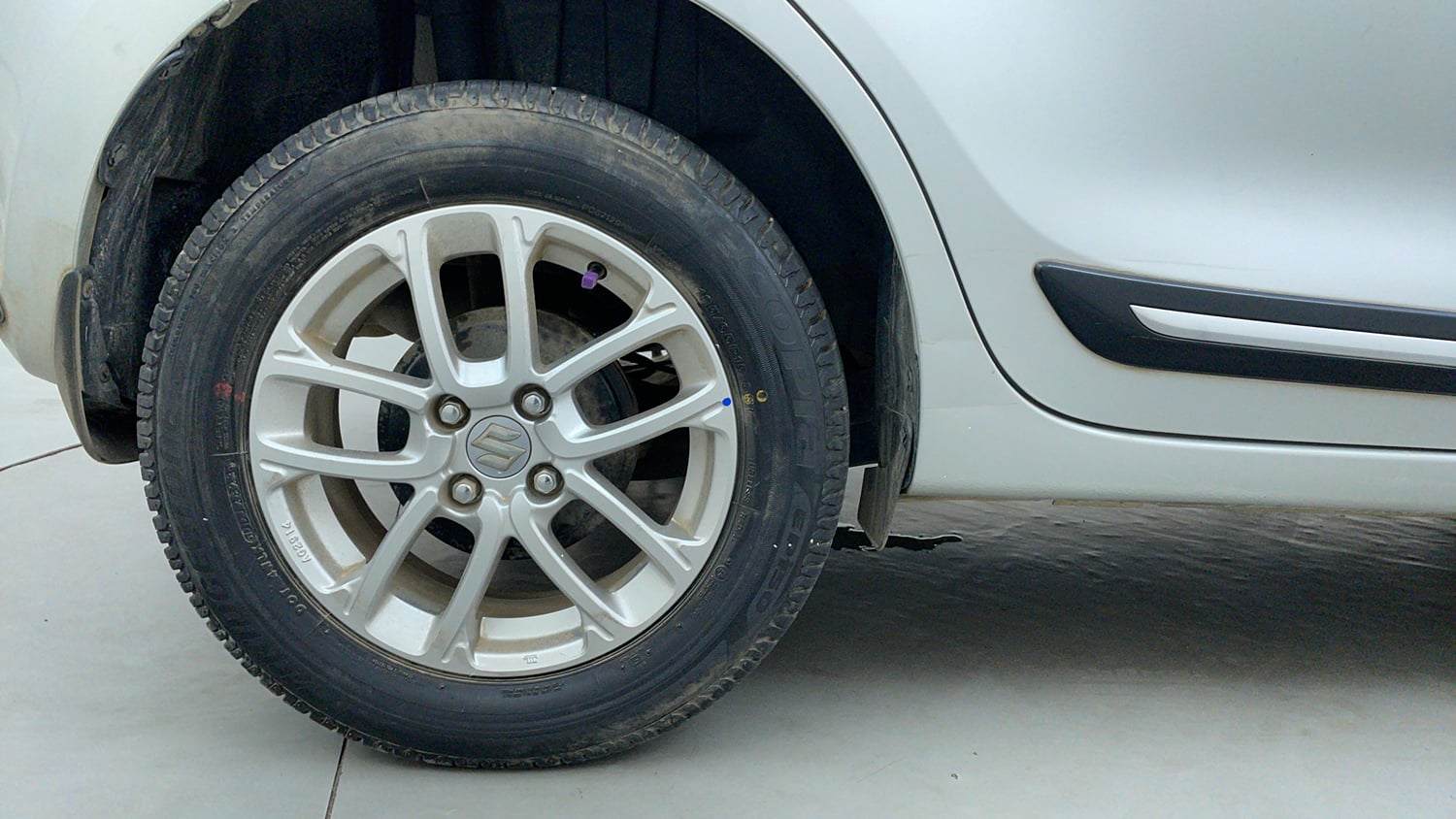 Used 2023 Maruti Suzuki Swift ZXi Petrol Manual tyres RIGHT REAR TYRE RIM VIEW