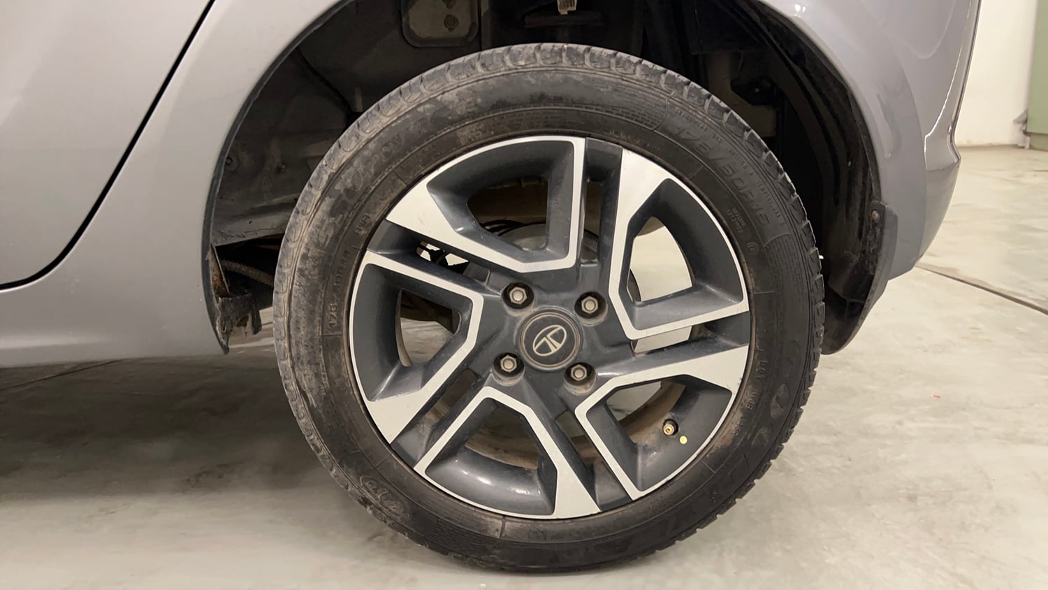 Used 2019 Tata Tiago Revotron XZ Plus Dual Tone Petrol Manual tyres LEFT REAR TYRE RIM VIEW