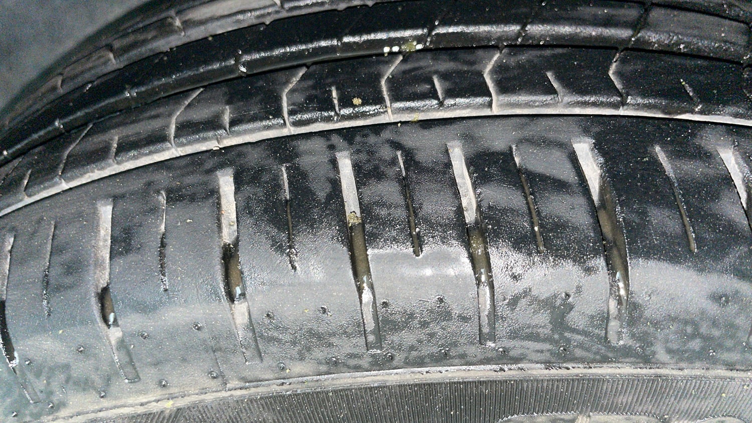 Used 2022 Tata Altroz XM Plus Petrol Petrol Manual tyres LEFT FRONT TYRE TREAD VIEW