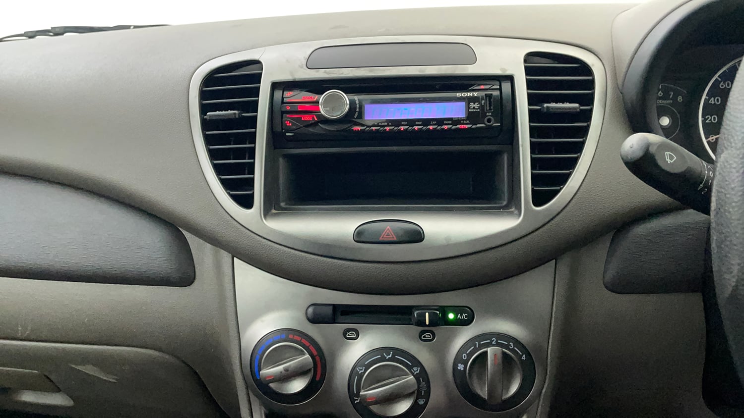 Used 2012 Hyundai i10 Magna 1.2 Kappa2 Petrol Manual interior MUSIC SYSTEM & AC CONTROL VIEW