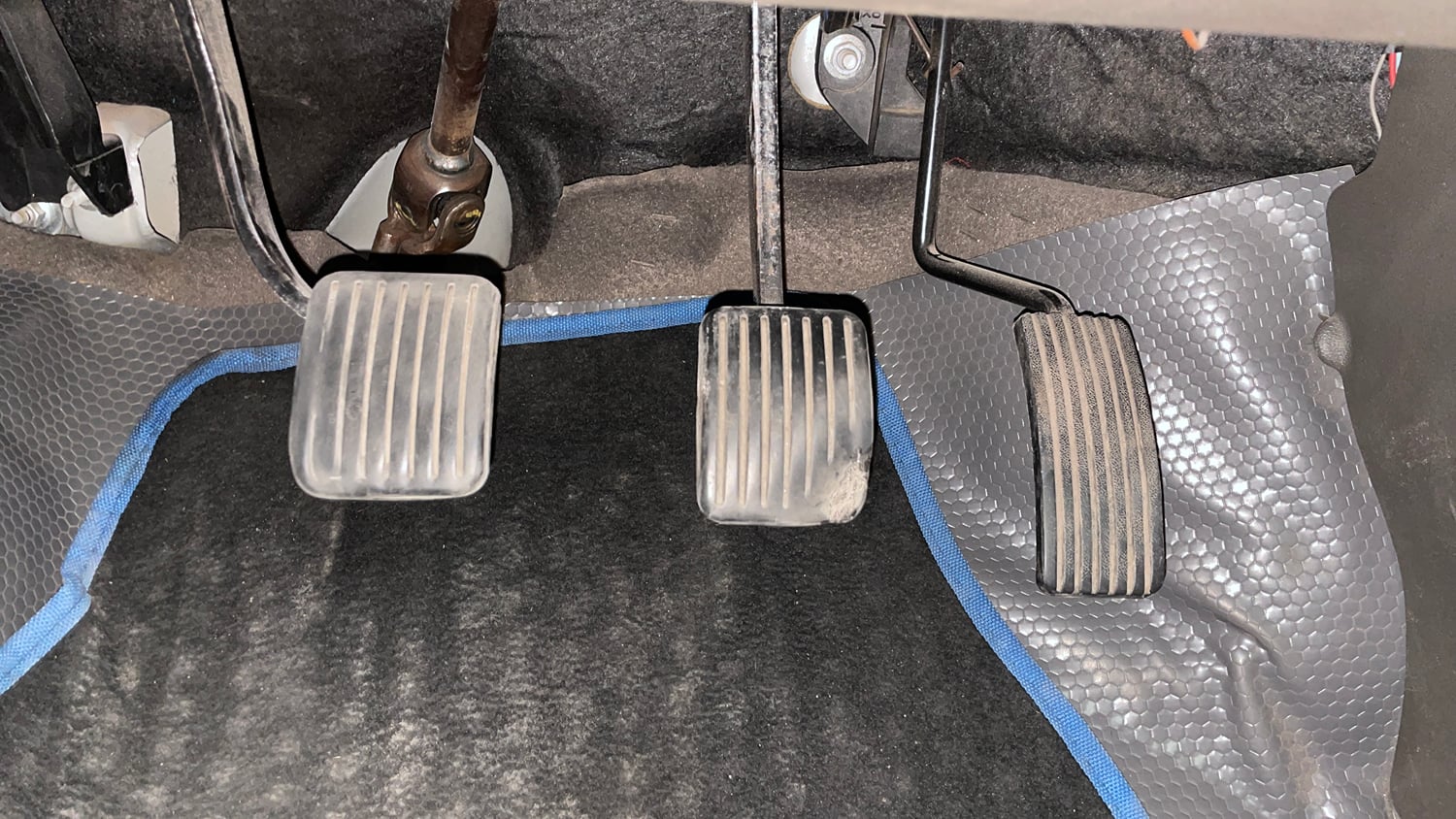 Used 2012 Hyundai i10 Magna 1.2 Kappa2 Petrol Manual interior PEDALS VIEW