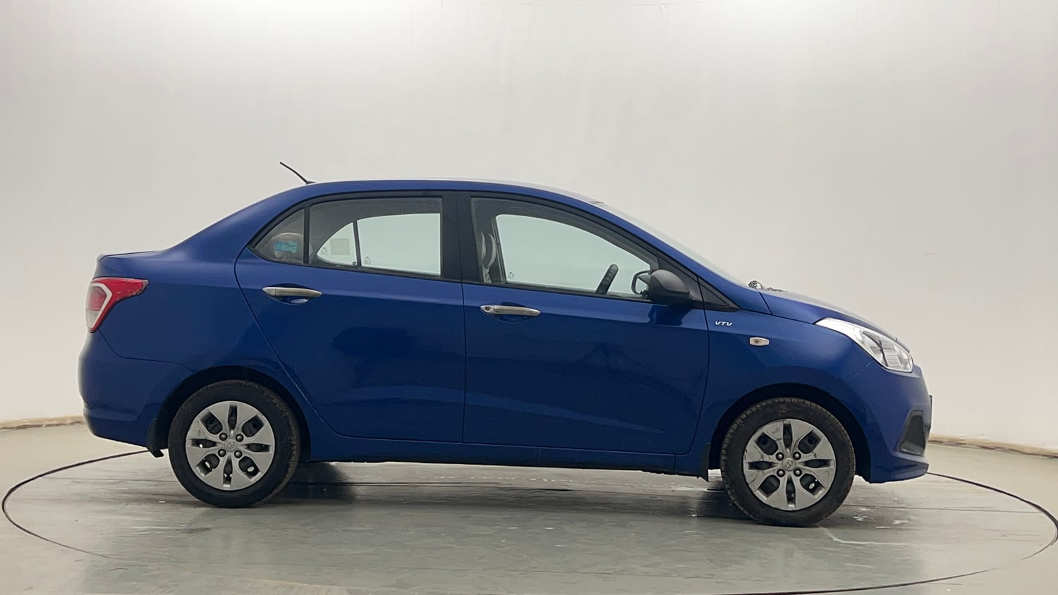 Used 2015 Hyundai Xcent Base 1.2 Petrol Manual exterior RIGHT SIDE VIEW