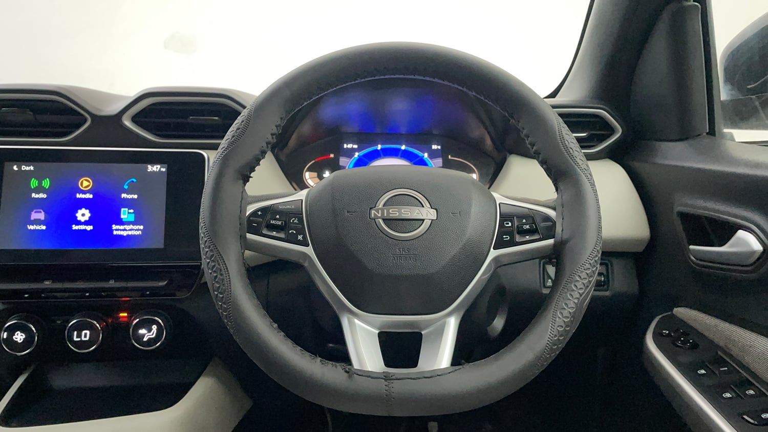 Used 2022 Nissan Magnite XV Turbo Petrol Manual interior STEERING VIEW