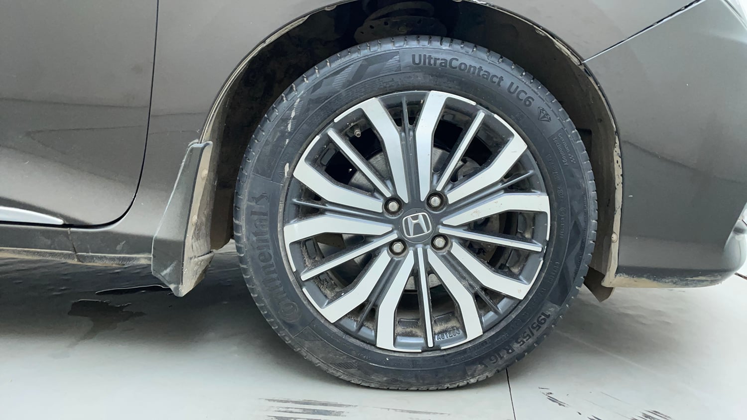Used 2018 Honda City ZX CVT Petrol Petrol Automatic tyres RIGHT FRONT TYRE RIM VIEW