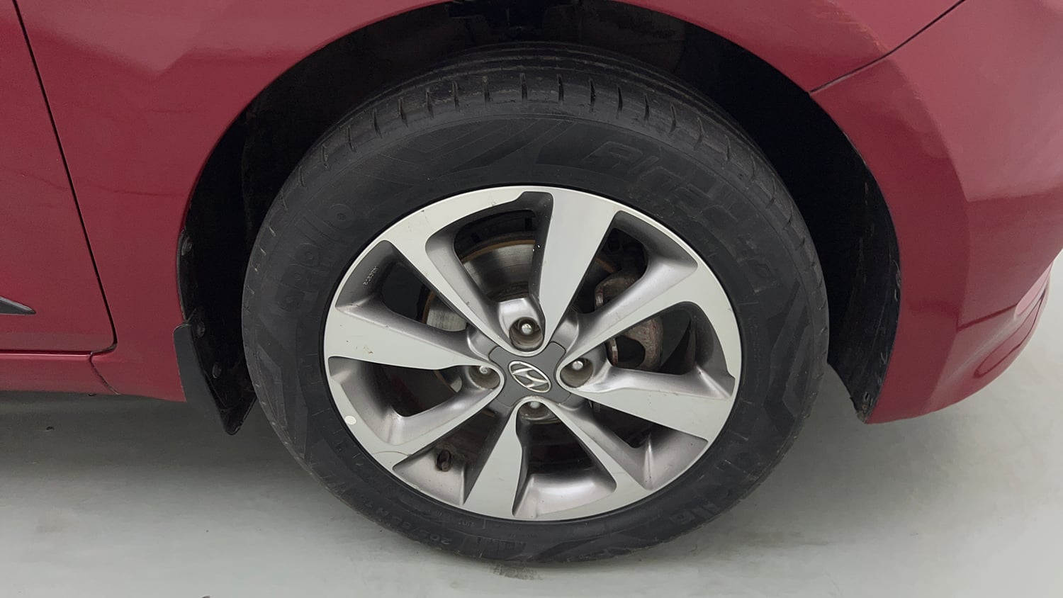 Used 2015 Hyundai Elite i20 Asta 1.2 Petrol Manual tyres RIGHT FRONT TYRE RIM VIEW