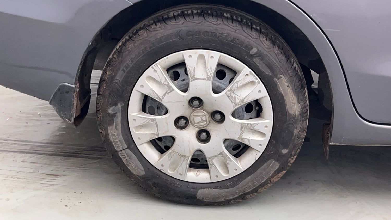 Used 2017 Honda Amaze 1.2 S i-VTEC Opt Petrol Manual tyres RIGHT REAR TYRE RIM VIEW