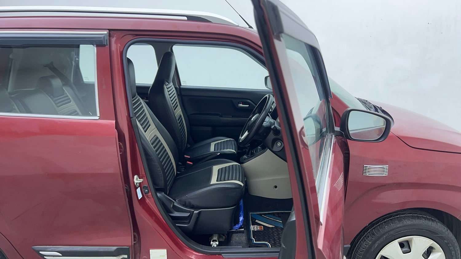 Used 2023 Maruti Suzuki Wagon R VXI 1.0 CNG Cng Manual interior RIGHT SIDE FRONT DOOR CABIN VIEW
