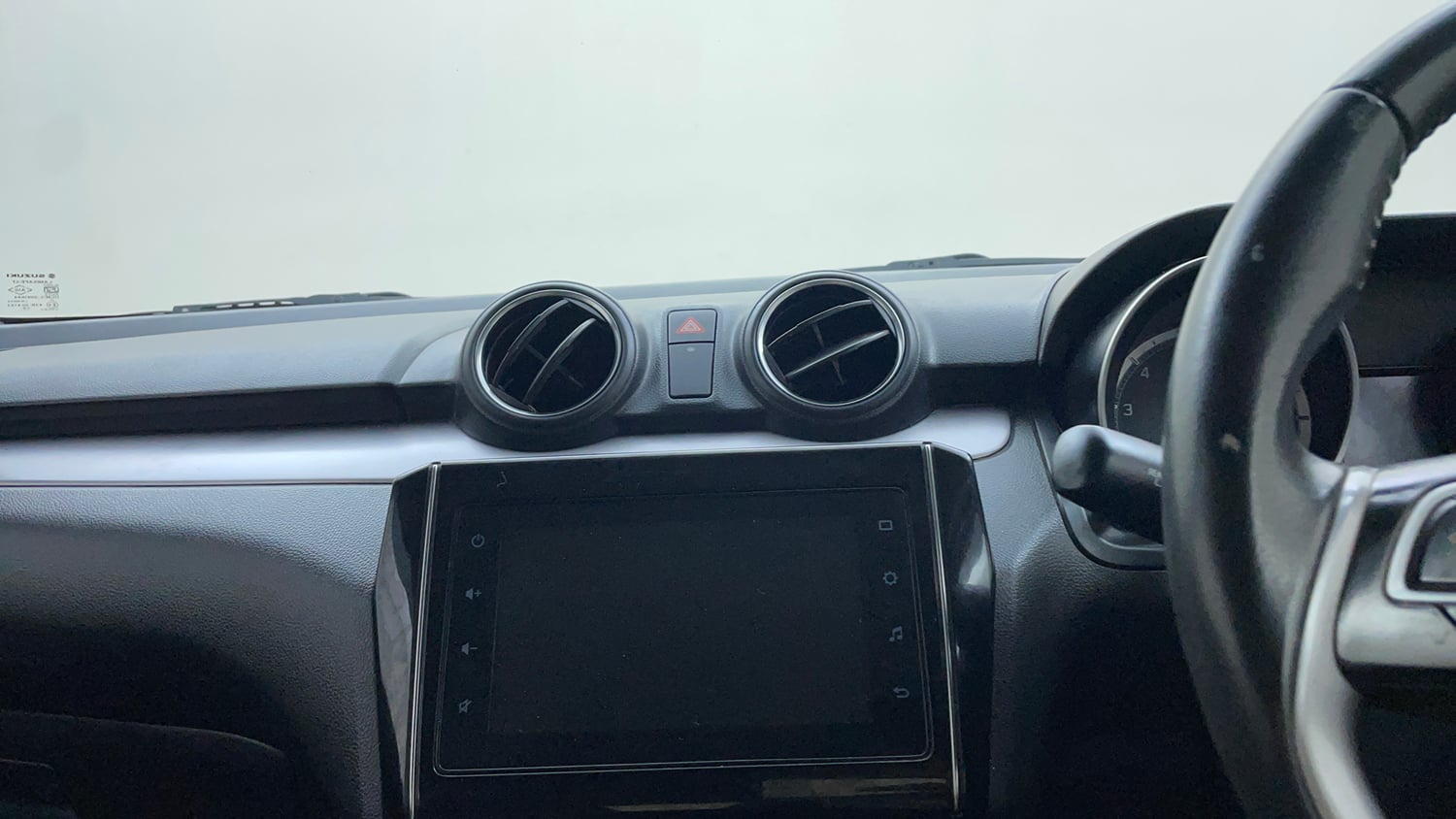 Used 2023 Maruti Suzuki Swift ZXi Petrol Manual top_features Integrated (in-dash) music system