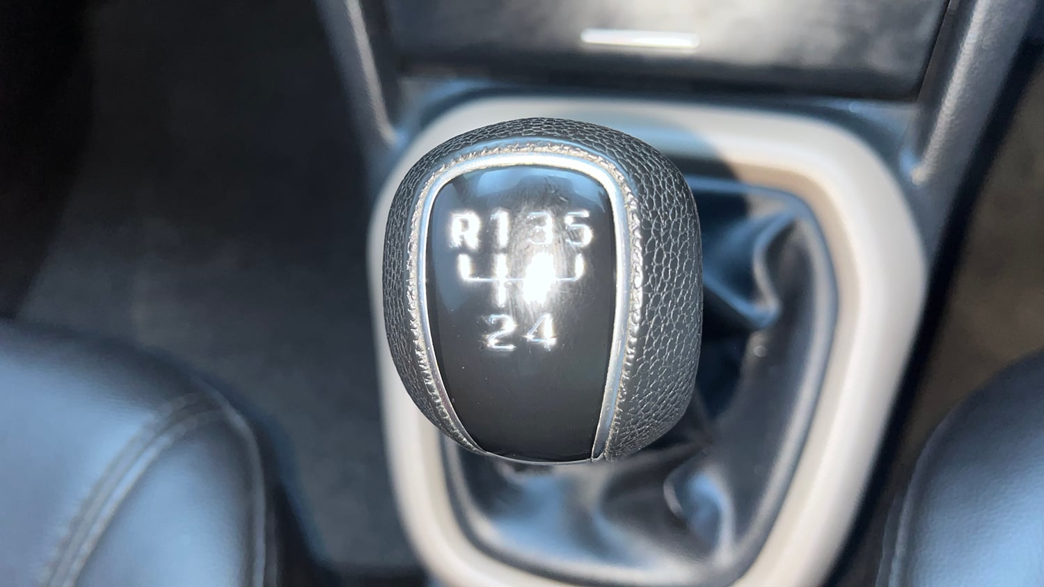 Used 2015 Hyundai Xcent S 1.1 CRDi Diesel Manual interior GEAR  KNOB VIEW