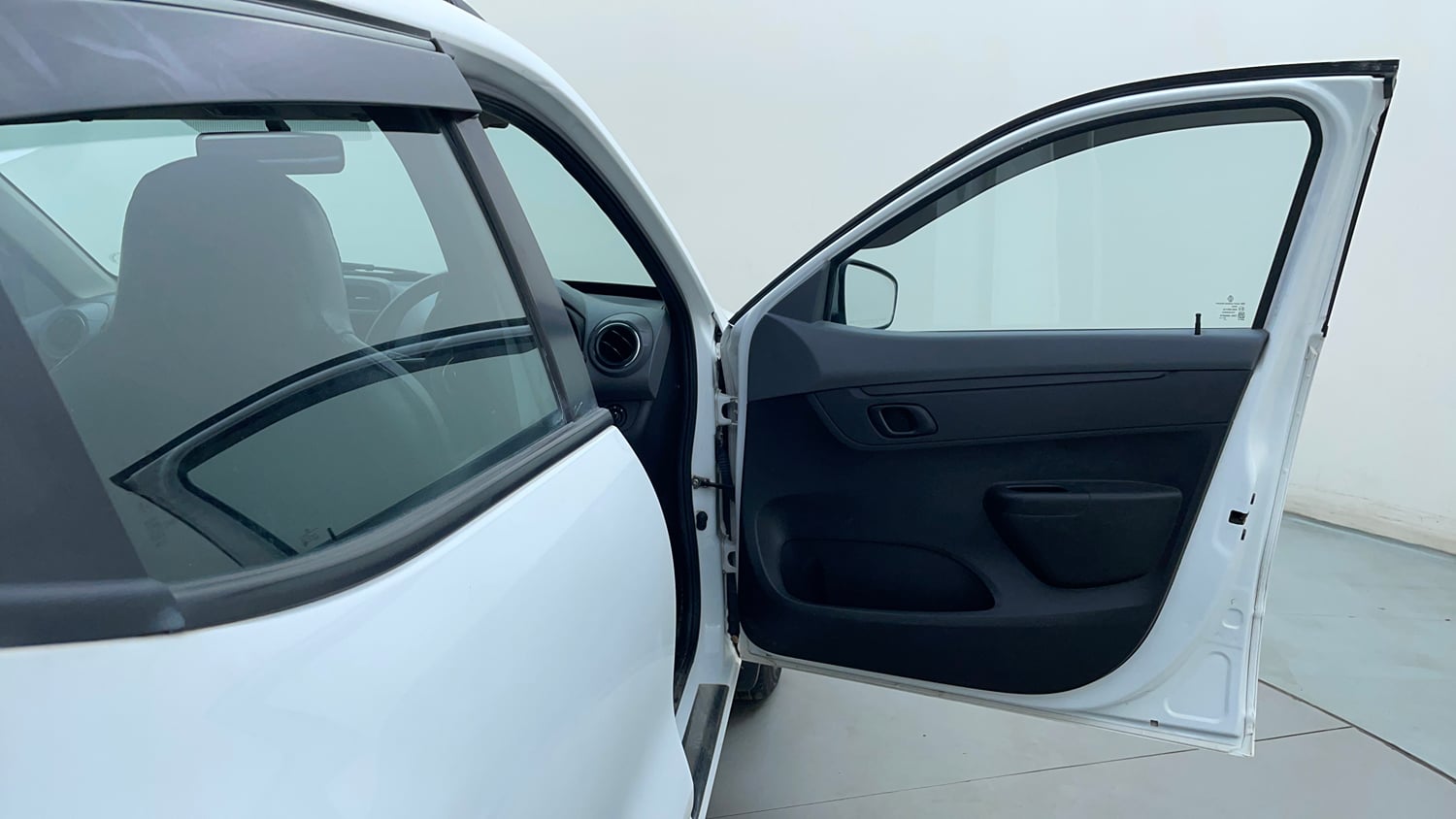 Used 2022 Renault Kwid RXT 1.0 AMT (O) Petrol Automatic interior RIGHT FRONT DOOR OPEN VIEW