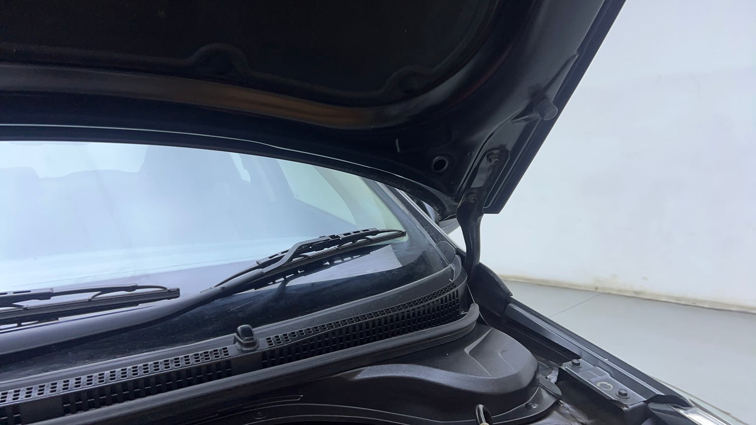 Used 2018 Hyundai Verna SX (O) 1.6 VTVT AT Petrol Automatic engine ENGINE LEFT SIDE HINGE & APRON VIEW