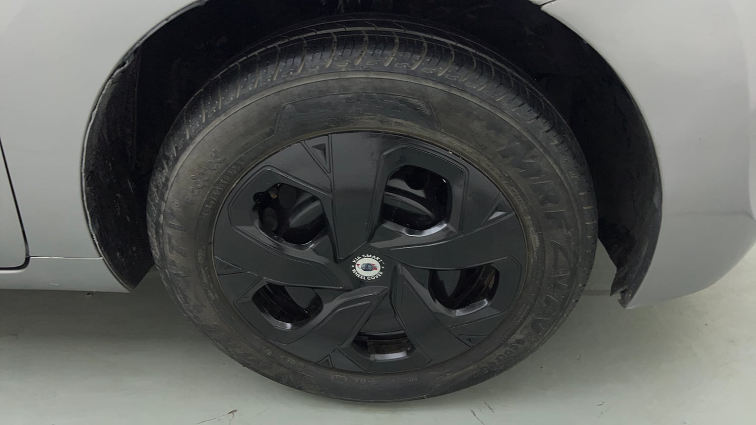 Used 2016 Maruti Suzuki Baleno Delta 1.2 Petrol Manual tyres RIGHT FRONT TYRE RIM VIEW