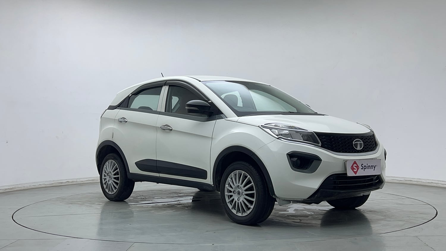 Used 2018 Tata Nexon XM Diesel Diesel Manual exterior RIGHT FRONT CORNER VIEW