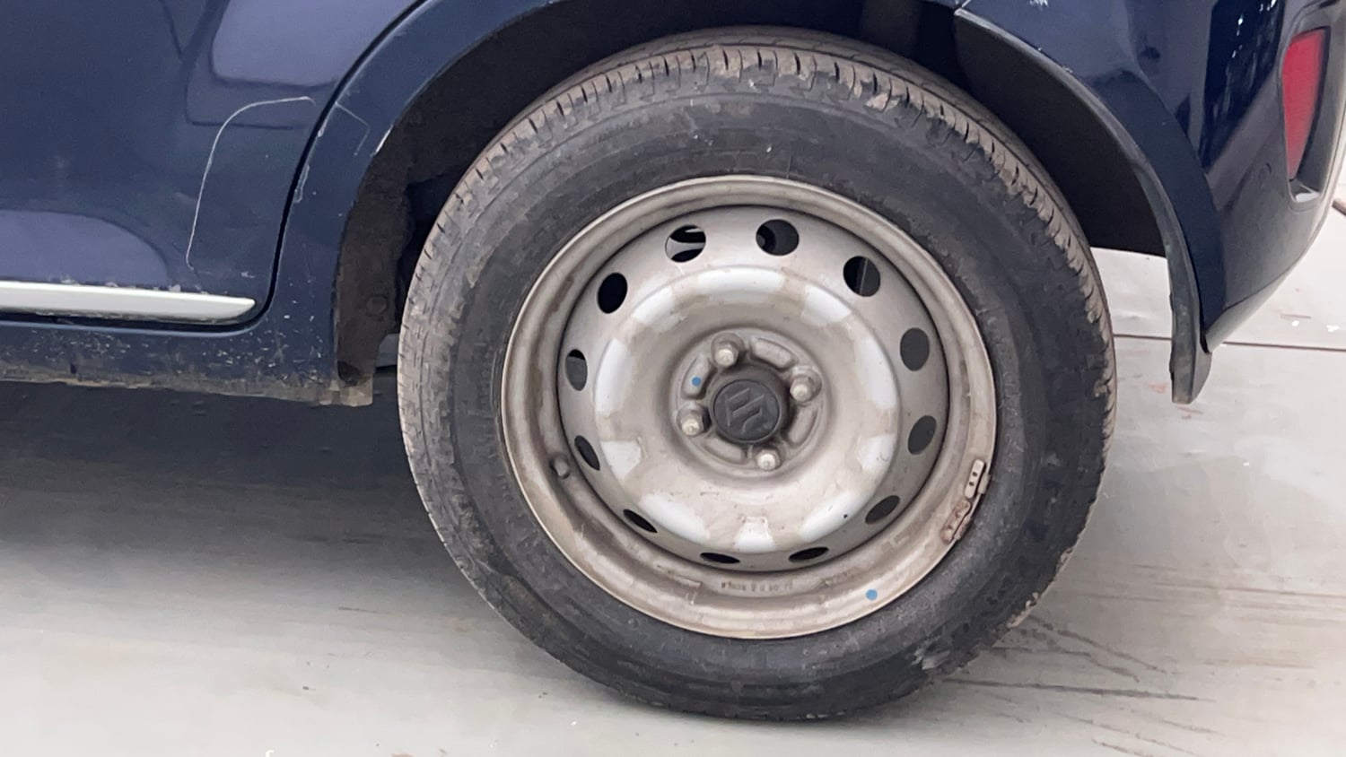 Used 2022 Maruti Suzuki Ignis Sigma 1.2 MT Petrol Manual tyres LEFT REAR TYRE RIM VIEW