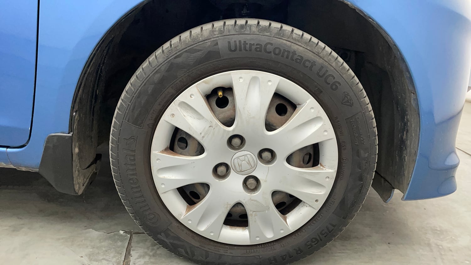 Used 2014 Honda Amaze 1.2 VX i-VTEC Petrol Manual tyres RIGHT FRONT TYRE RIM VIEW