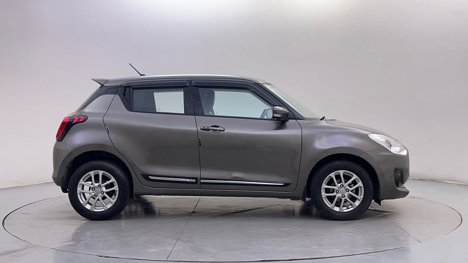 Used 2020 Maruti Suzuki Swift ZXi AMT Petrol Automatic exterior RIGHT SIDE VIEW
