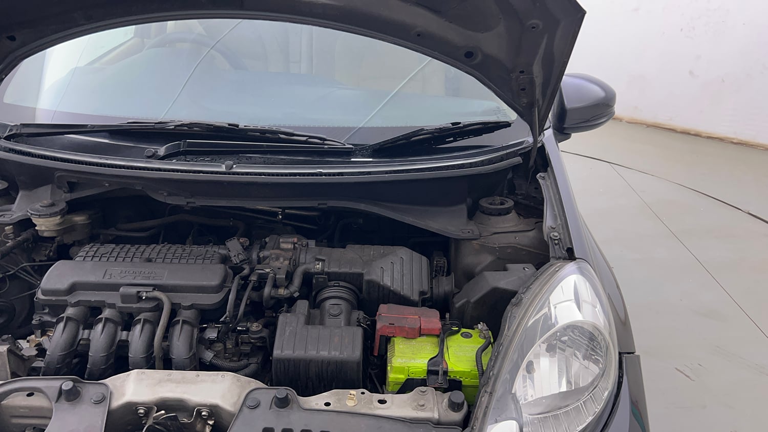 Used 2017 Honda Amaze 1.2 S i-VTEC Opt Petrol Manual engine ENGINE LEFT SIDE HINGE & APRON VIEW
