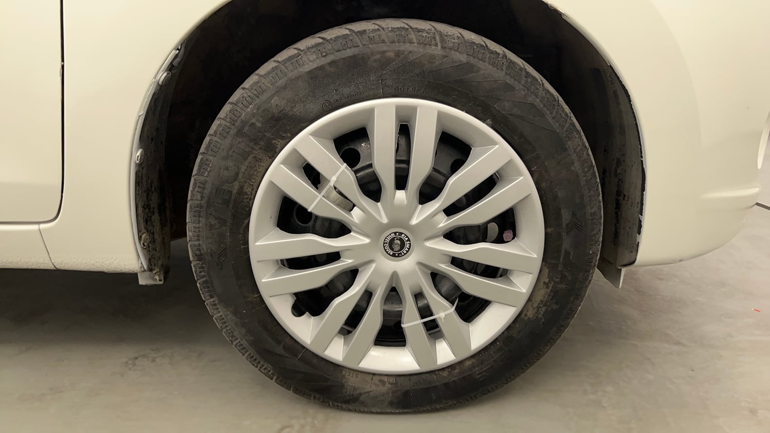 Used 2015 Maruti Suzuki Celerio VXi AMT Petrol Automatic tyres RIGHT FRONT TYRE RIM VIEW