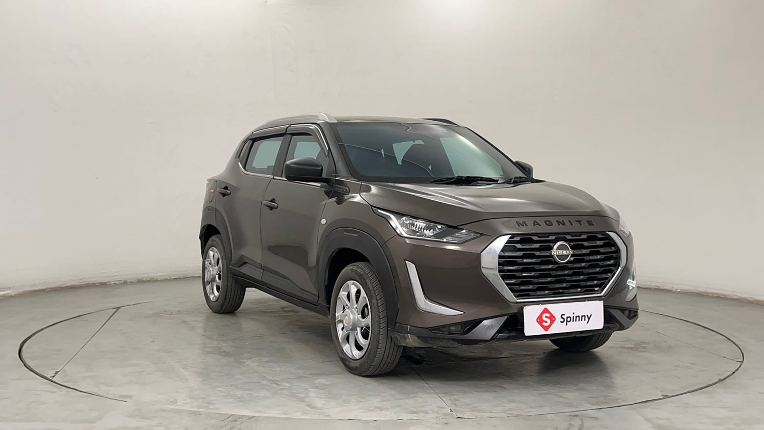 Used 2023 Nissan Magnite XE Petrol Manual exterior RIGHT FRONT CORNER VIEW