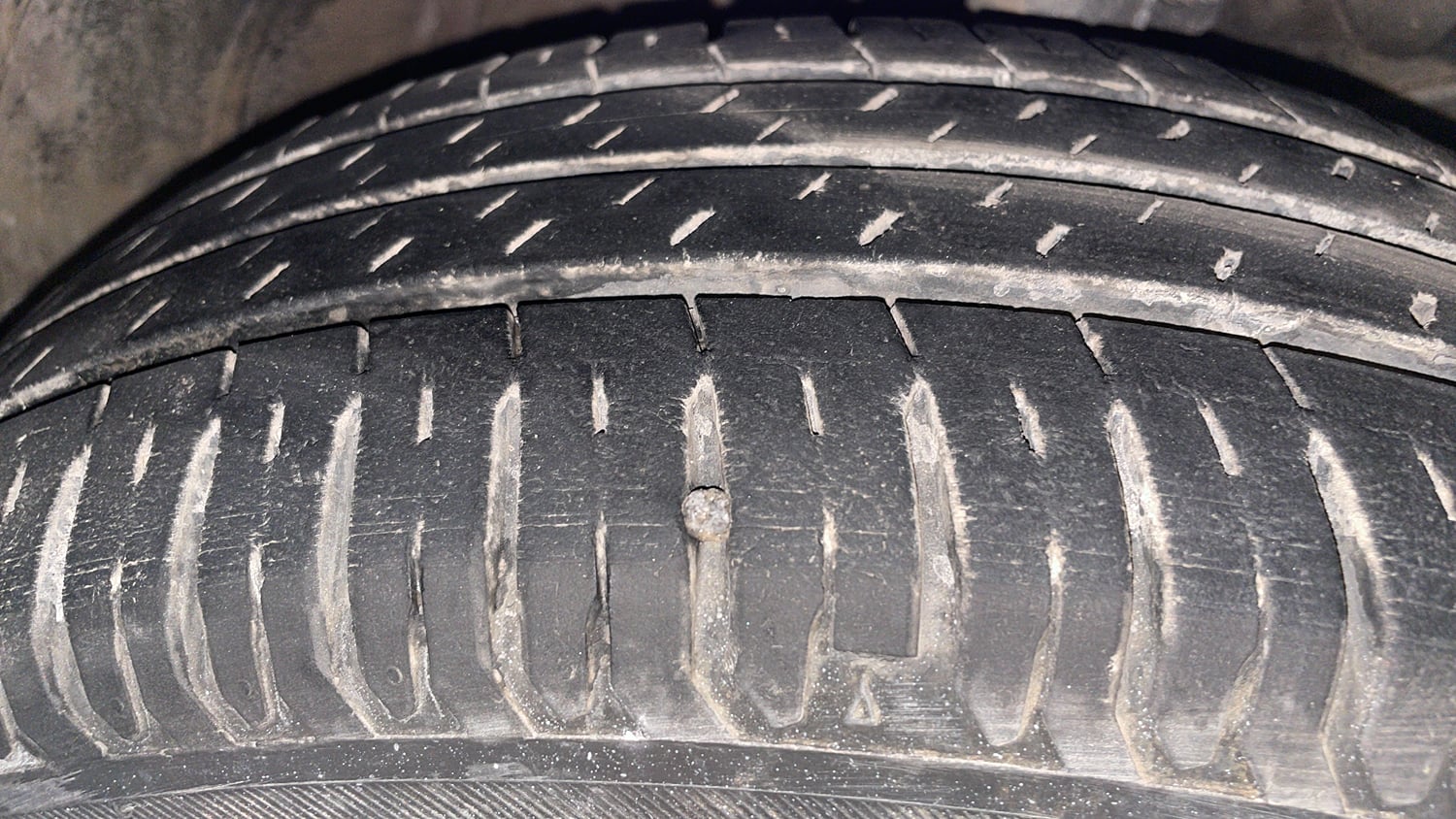 Used 2023 Maruti Suzuki Swift ZXi Petrol Manual tyres RIGHT FRONT TYRE TREAD VIEW