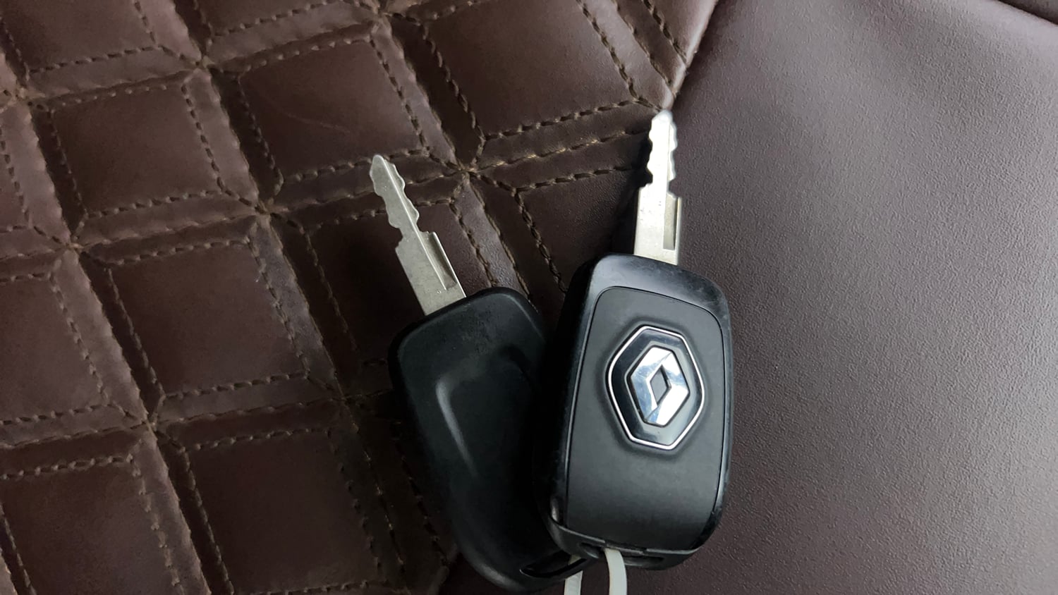 Used 2024 Renault Kwid RXL(O) 1.0L AMT Petrol Automatic extra CAR KEY VIEW