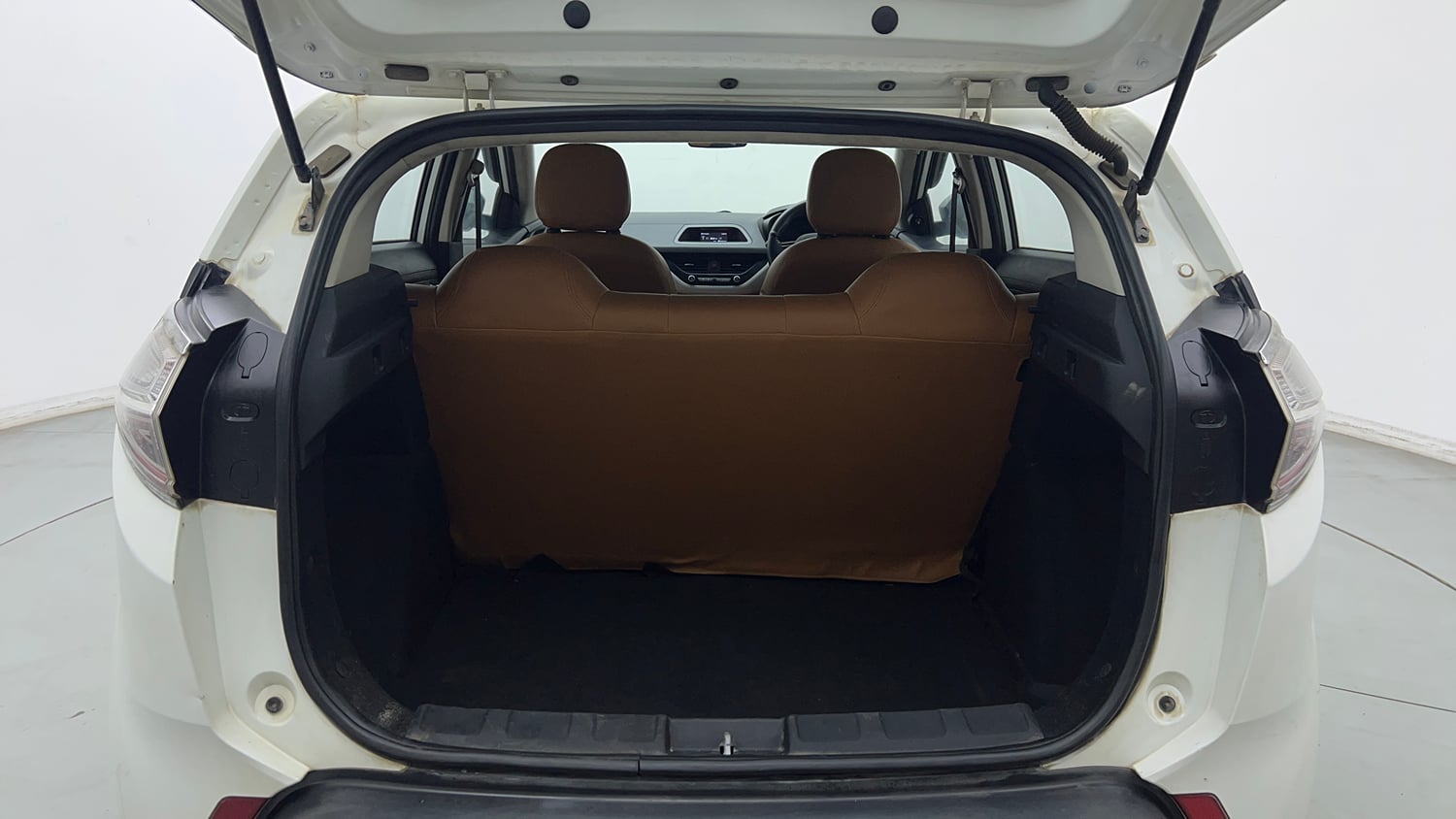 Used 2018 Tata Nexon XM Diesel Diesel Manual interior DICKY INSIDE VIEW