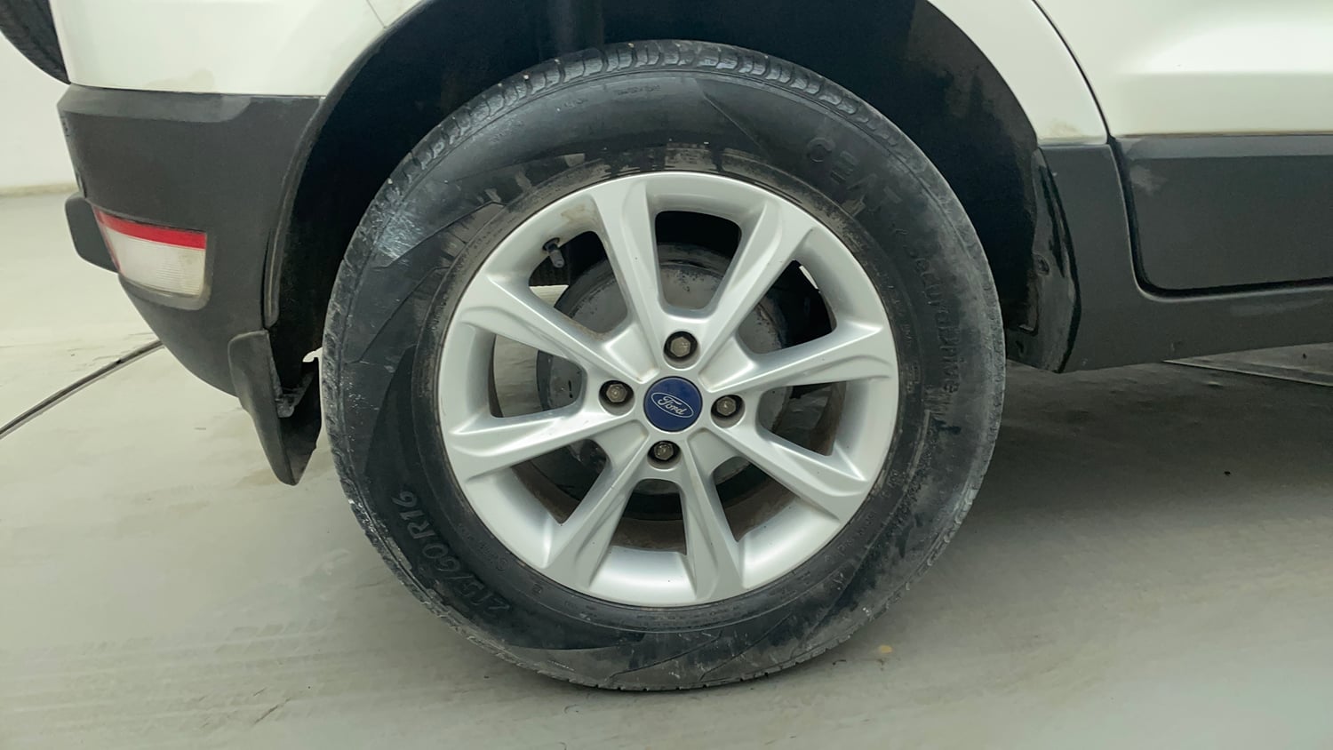 Used 2019 Ford EcoSport Titanium 1.5L TDCi Diesel Manual tyres RIGHT REAR TYRE RIM VIEW