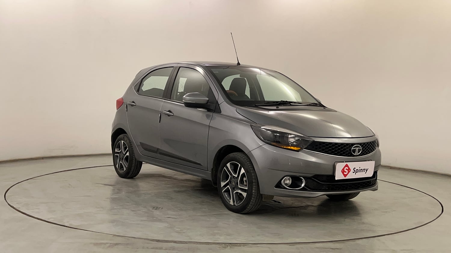 Used 2019 Tata Tiago Revotron XZ Plus Dual Tone Petrol Manual exterior RIGHT FRONT CORNER VIEW