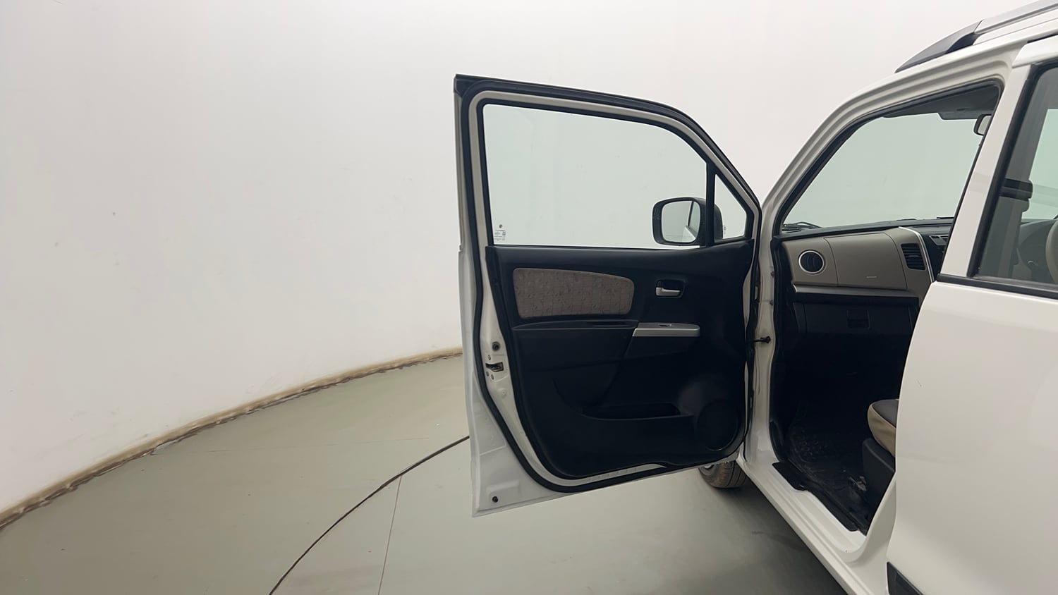 Used 2014 Maruti Suzuki Wagon R VXI Petrol Manual interior LEFT FRONT DOOR OPEN VIEW