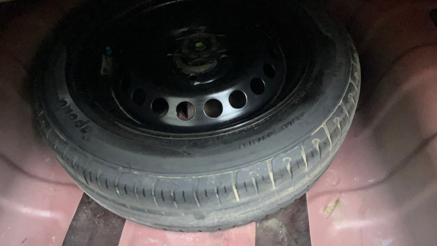 Used 2015 Hyundai Xcent S 1.1 CRDi Diesel Manual tyres SPARE TYRE VIEW