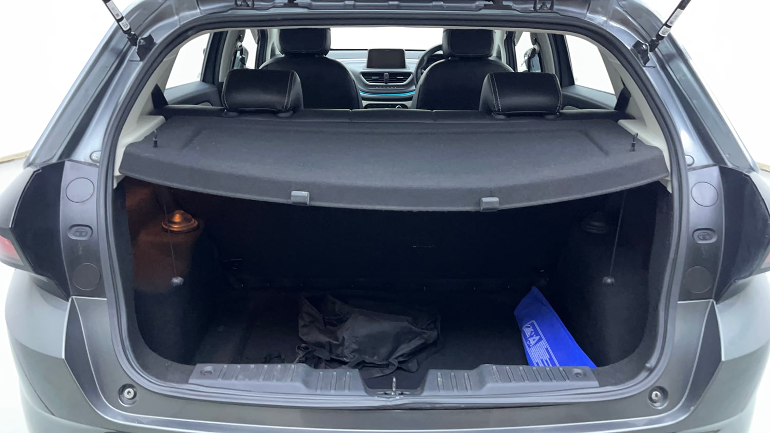 Used 2023 Tata Altroz XZ Petrol Petrol Manual interior DICKY INSIDE VIEW