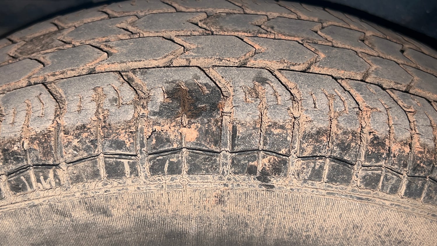 Used 2013 Maruti Suzuki Swift Dzire VXI Petrol Manual tyres RIGHT REAR TYRE TREAD VIEW