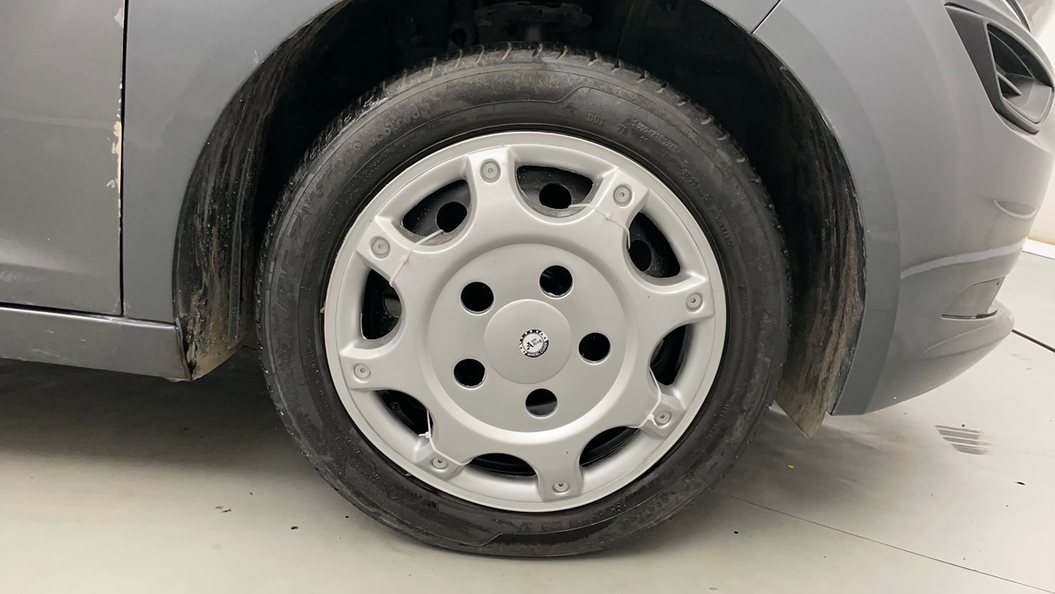 Used 2022 Tata Altroz XM Plus Petrol Petrol Manual tyres RIGHT FRONT TYRE RIM VIEW