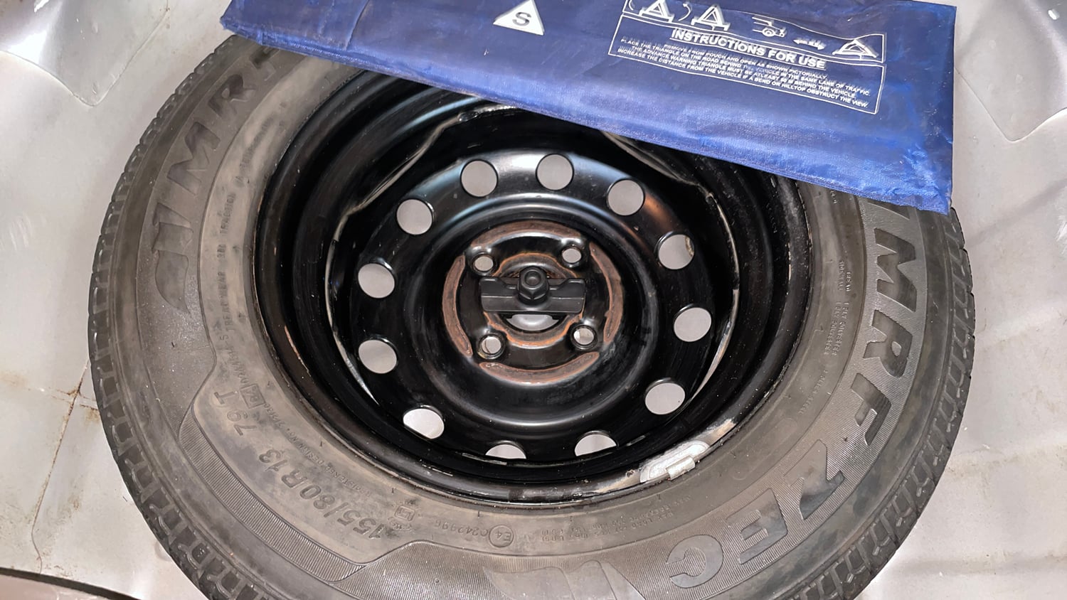 Used 2013 Hyundai i10 Sportz 1.2 AT Kappa2 Petrol Automatic tyres SPARE TYRE VIEW