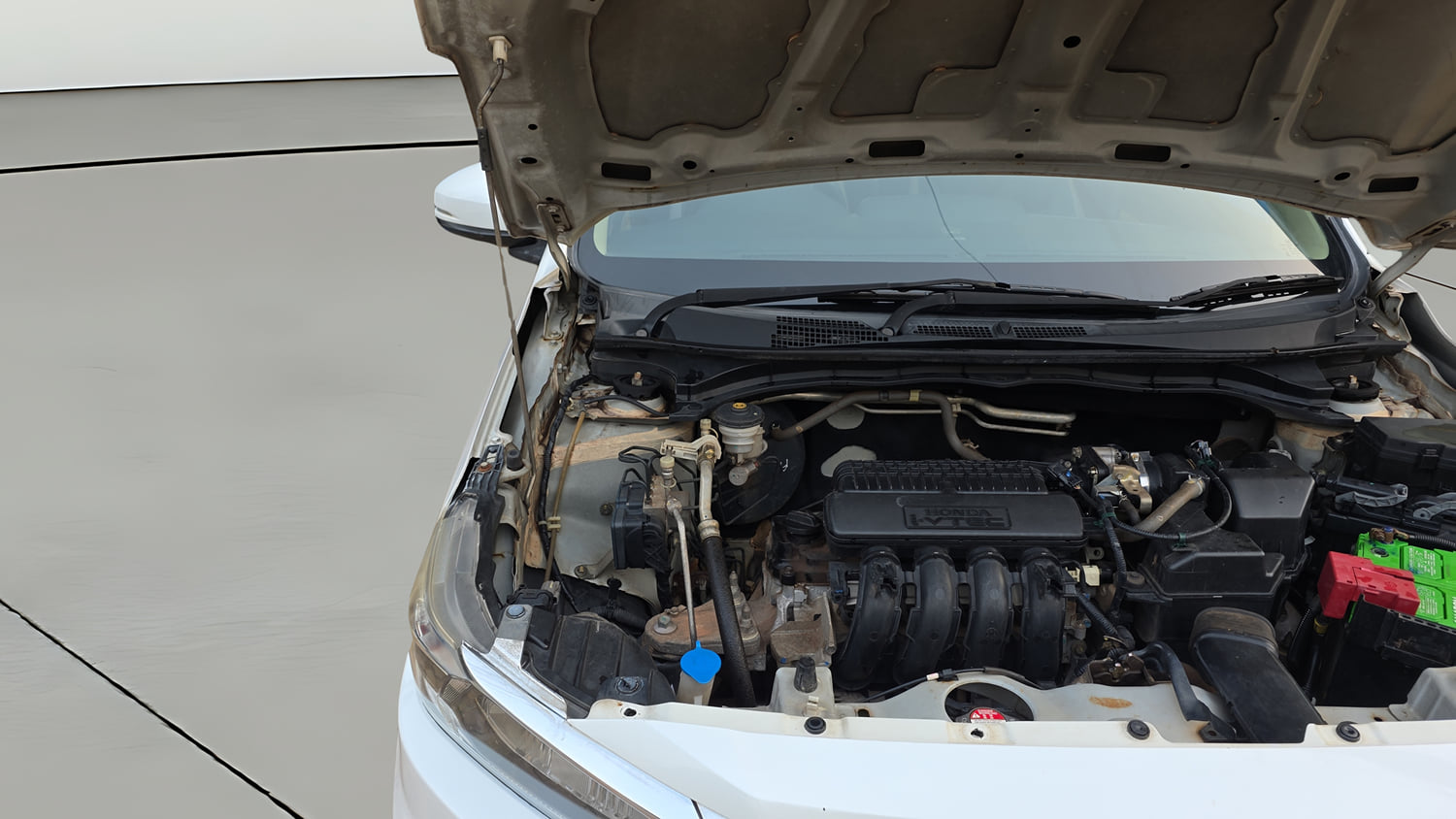 Used 2019 Honda Amaze 1.2 V CVT Petrol Petrol Automatic engine ENGINE RIGHT SIDE HINGE & APRON VIEW