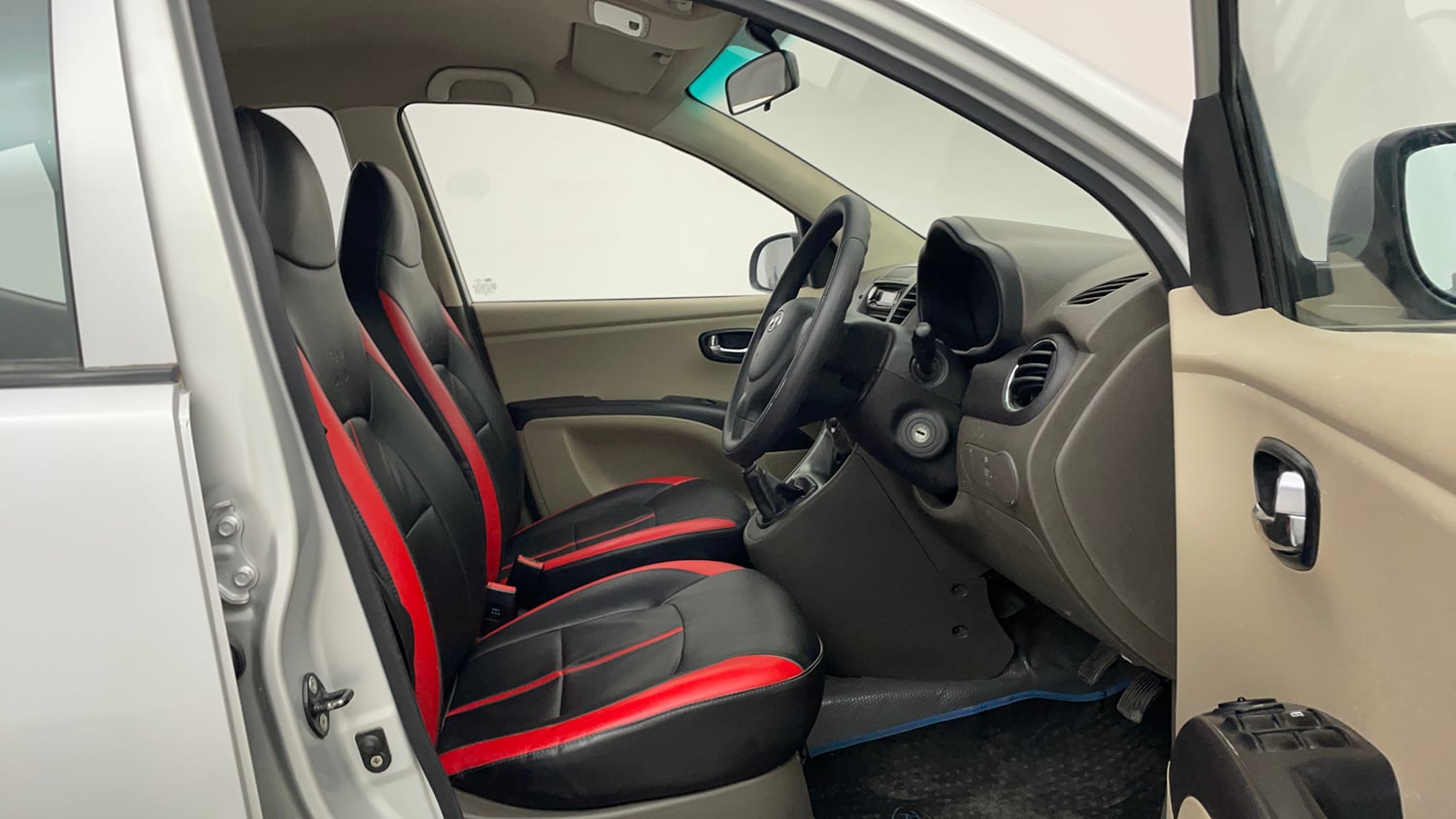 Used 2012 Hyundai i10 Magna 1.2 Kappa2 Petrol Manual interior RIGHT SIDE FRONT DOOR CABIN VIEW