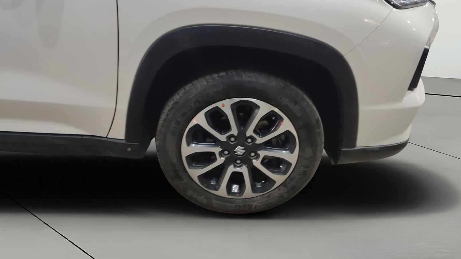Used 2024 Maruti Suzuki Grand Vitara Zeta Smart Hybrid Petrol Manual tyres RIGHT REAR TYRE RIM VIEW