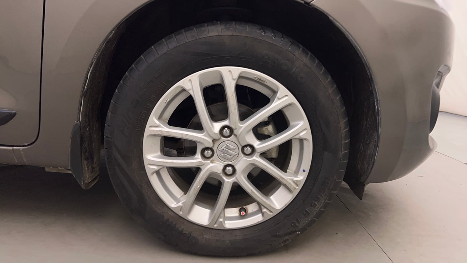 Used 2020 Maruti Suzuki Swift ZXi AMT Petrol Automatic tyres RIGHT FRONT TYRE RIM VIEW