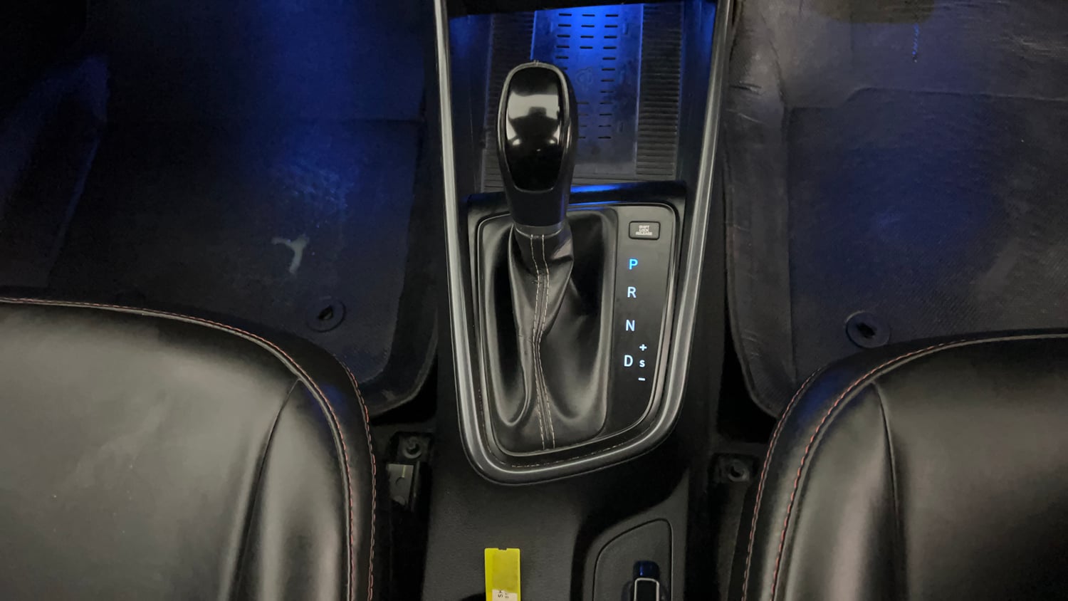 Used 2023 Hyundai i20 Asta (O) 1.2 IVT Petrol Automatic interior GEAR  KNOB VIEW