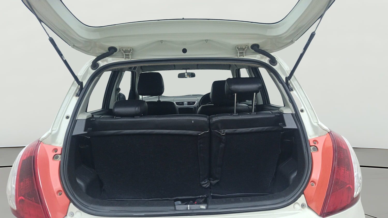 Used 2015 Maruti Suzuki Swift VDi Diesel Manual interior DICKY INSIDE VIEW