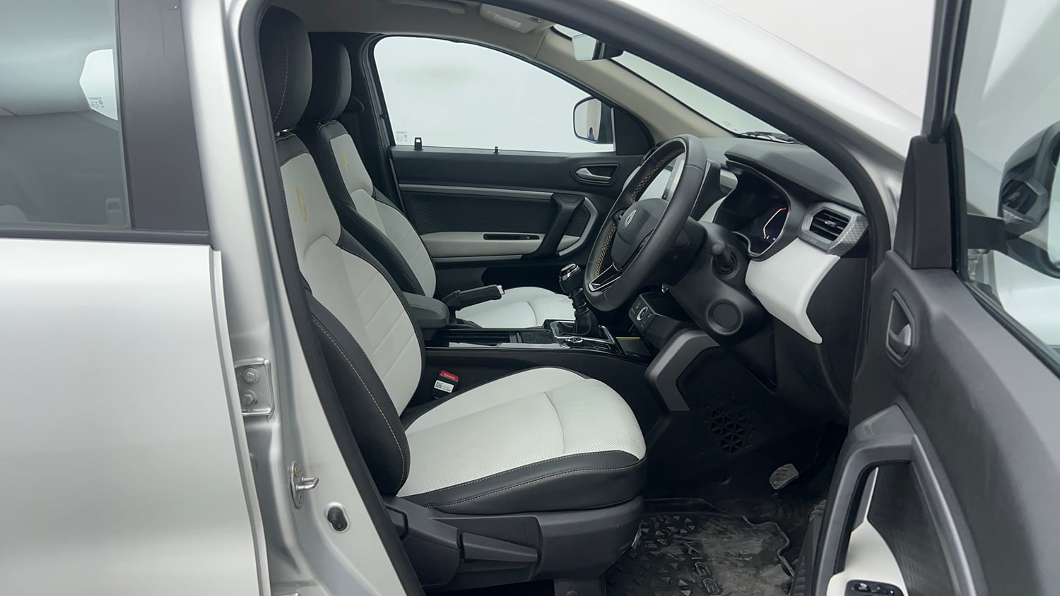 Used 2026 Renault Kiger Emotion MT Petrol Manual interior RIGHT SIDE FRONT DOOR CABIN VIEW