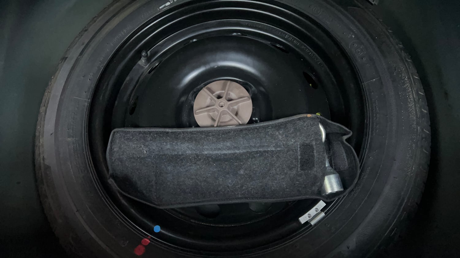 Used 2023 Maruti Suzuki Ignis Zeta 1.2 AMT Petrol Automatic tyres SPARE TYRE VIEW