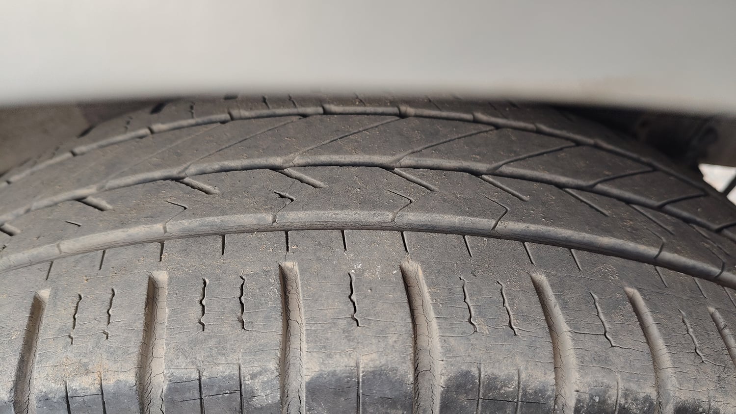 Used 2013 Hyundai Grand i10 Asta 1.2 Kappa VTVT Petrol Manual tyres LEFT REAR TYRE TREAD VIEW