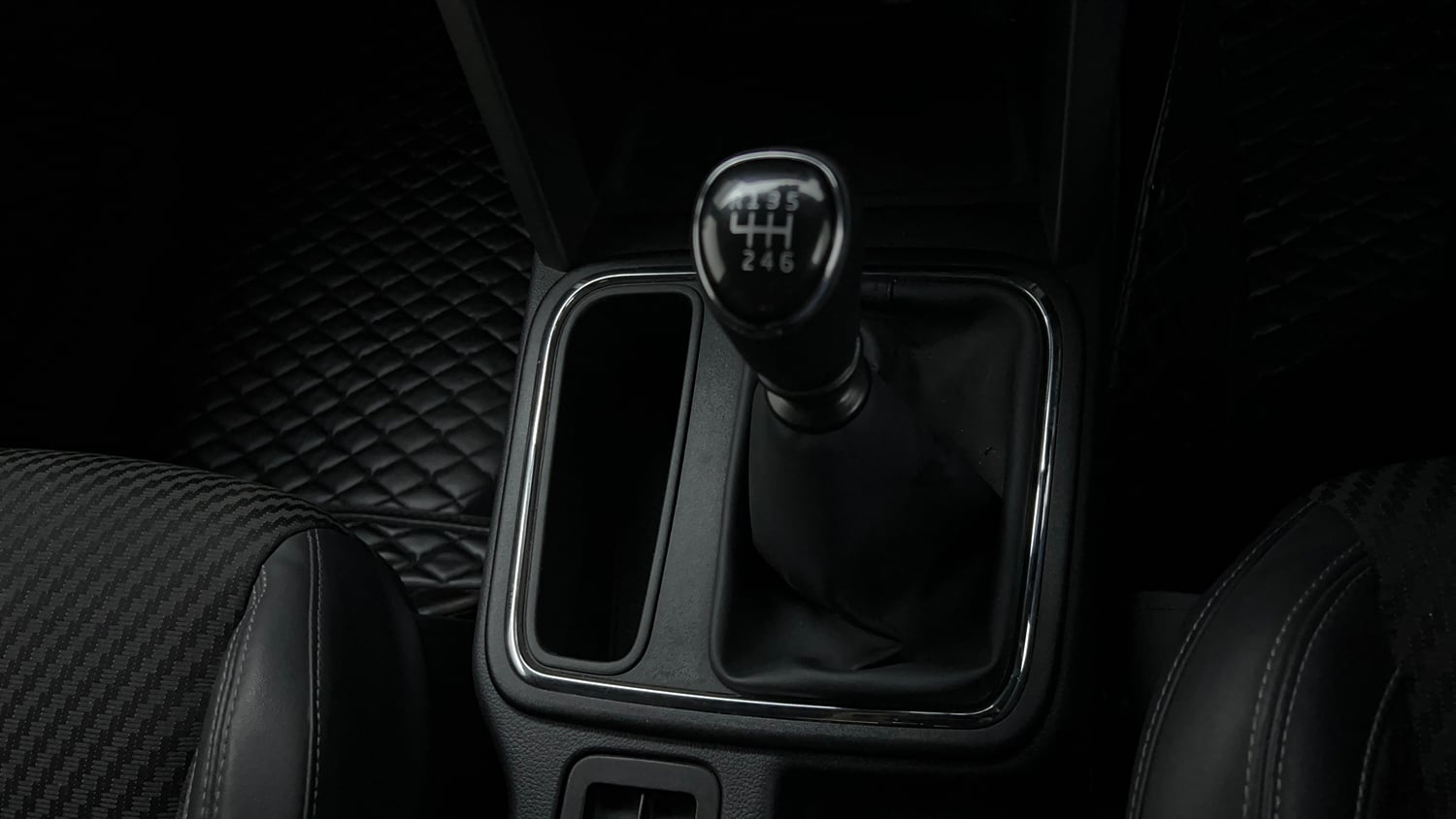 Used 2024 Mahindra Thar LX Hard Top Diesel MT RWD Diesel Manual interior GEAR  KNOB VIEW