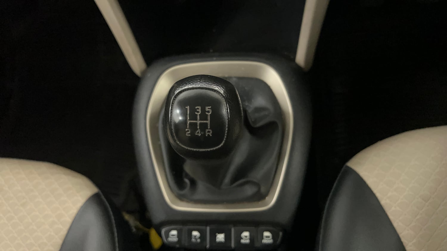 Used 2021 hyundai Santro Sportz Executive CNG Cng Manual interior GEAR  KNOB VIEW