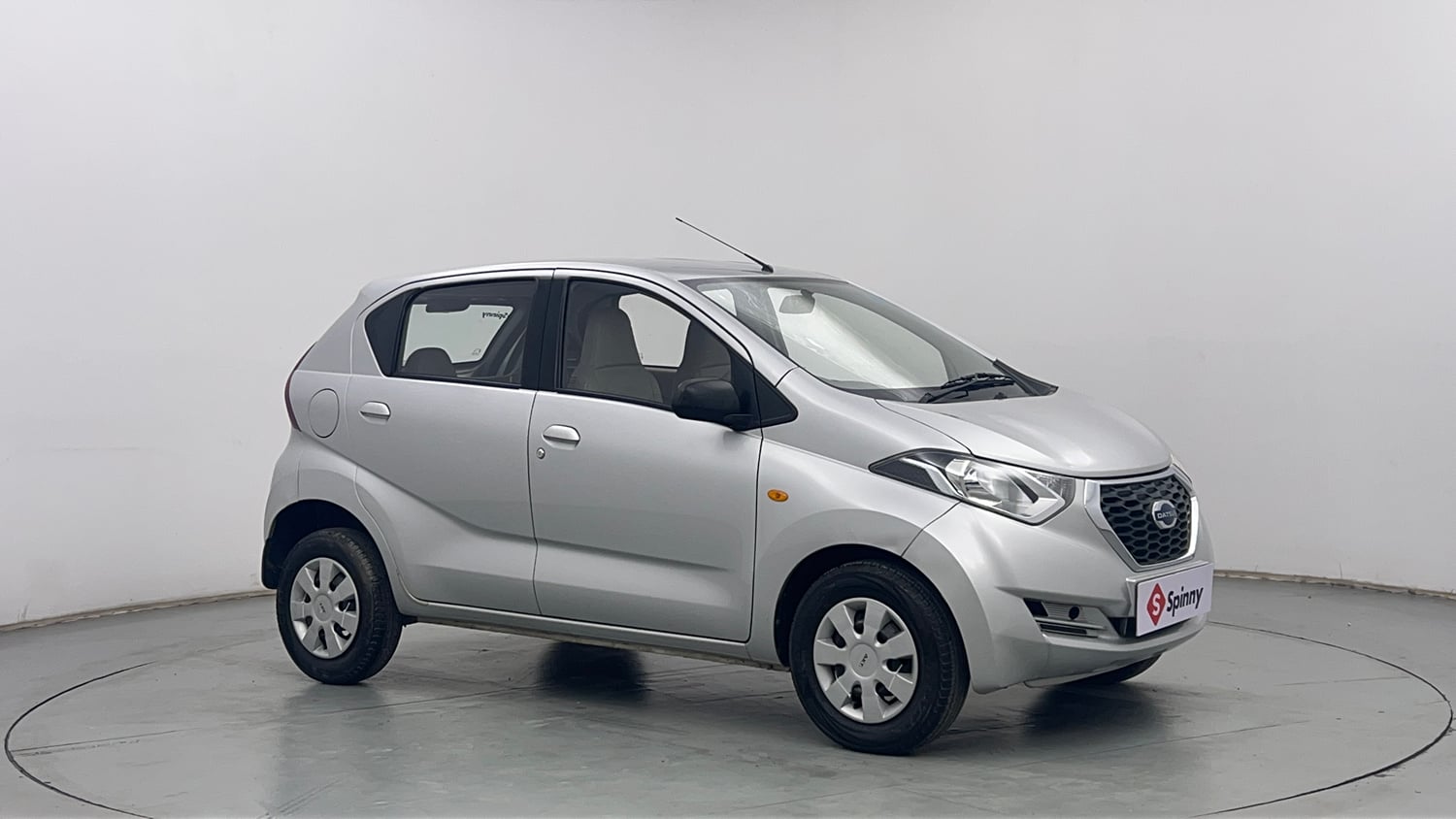Used 2016 Datsun Redi-GO S Petrol Manual exterior RIGHT FRONT CORNER VIEW